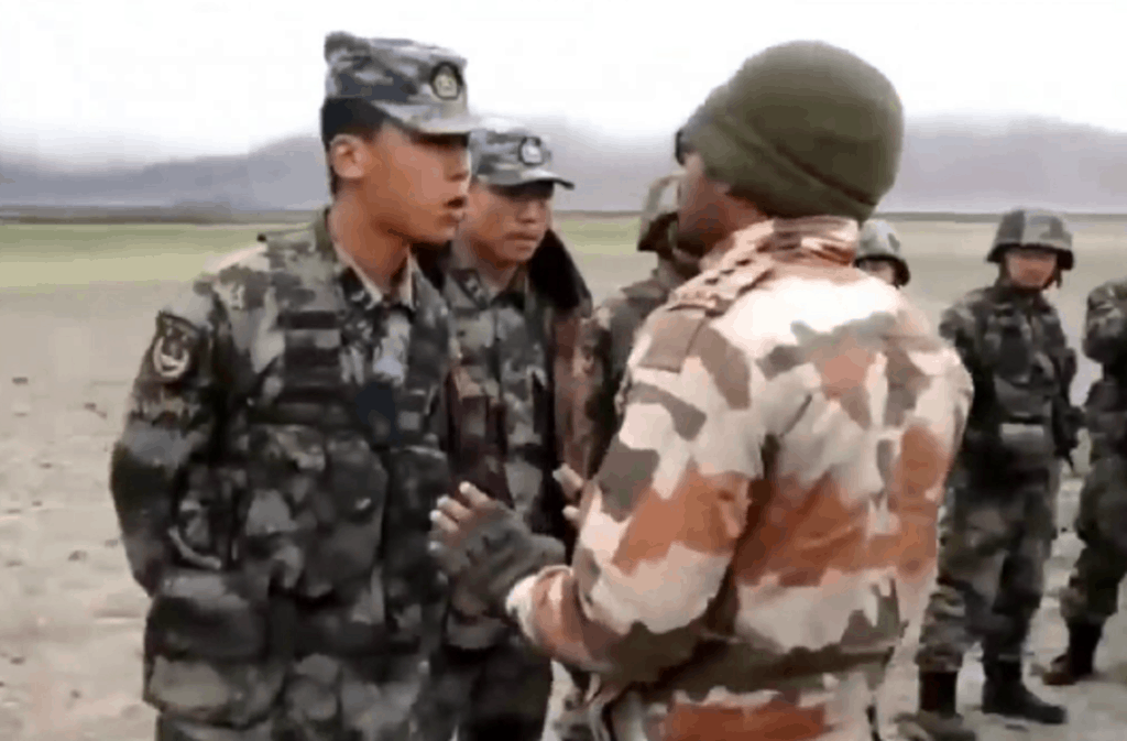 Chinese and Indian soldiers in Ladakh